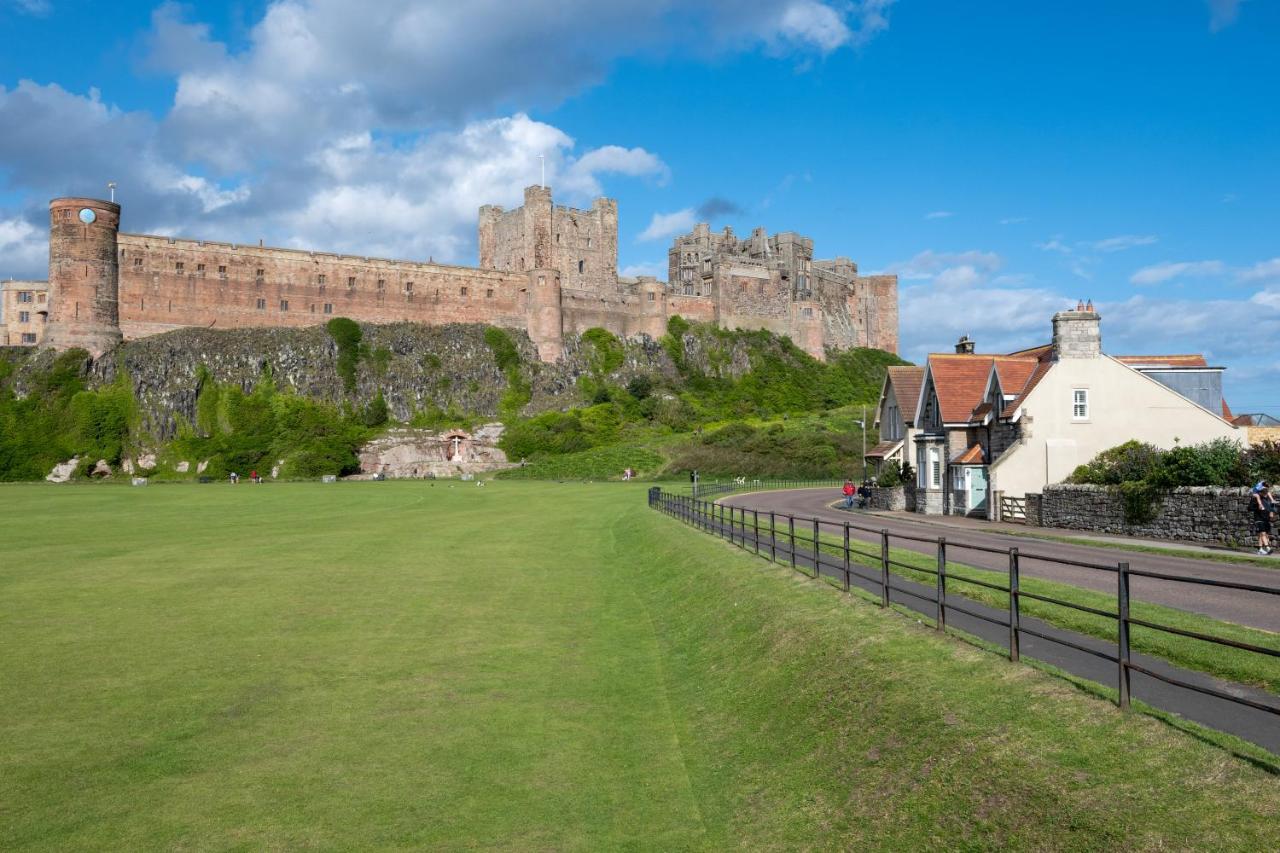 Castle View By Coast & Country Stays Bamburgh Exterior photo