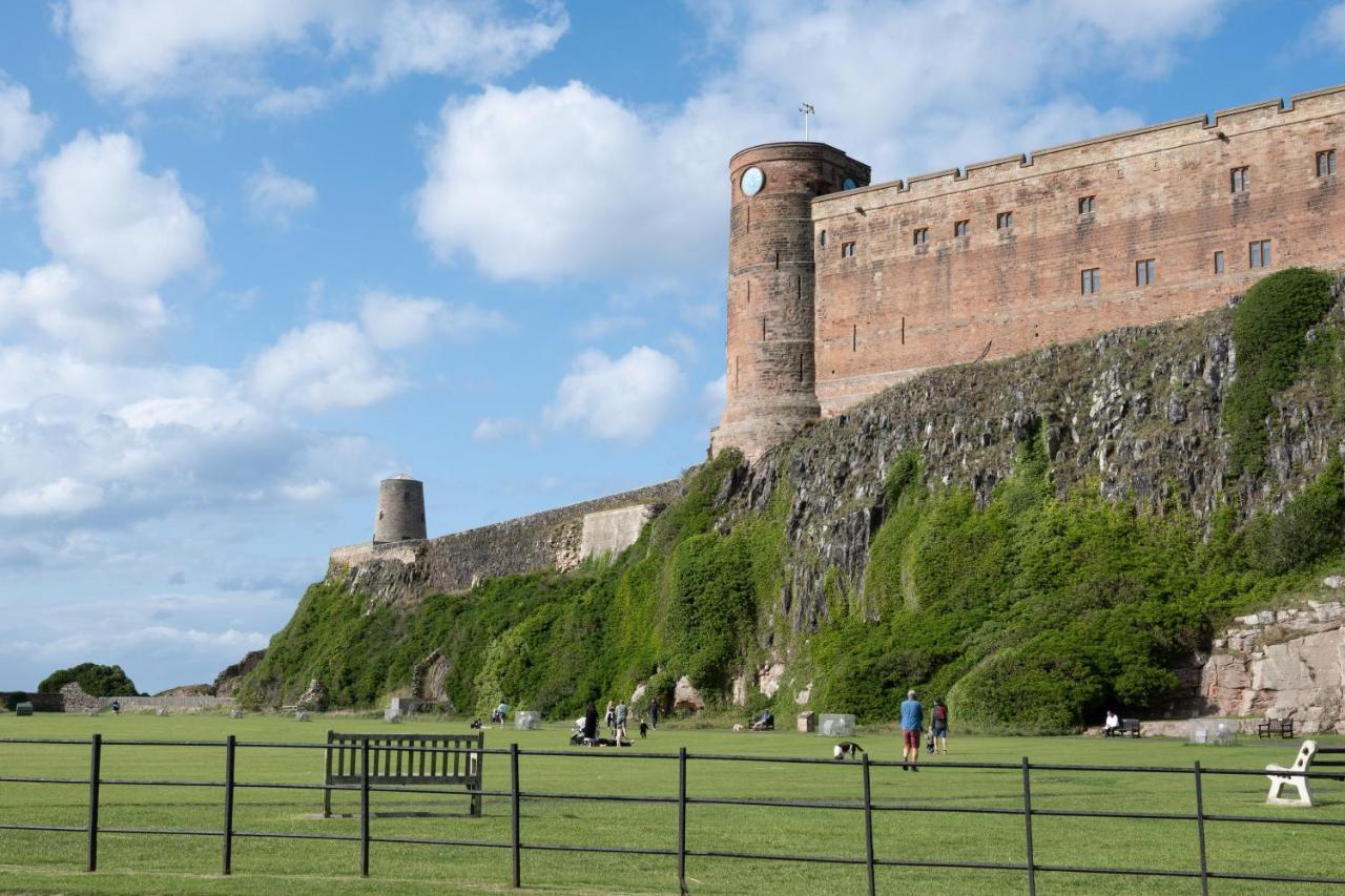 Castle View By Coast & Country Stays Bamburgh Exterior photo