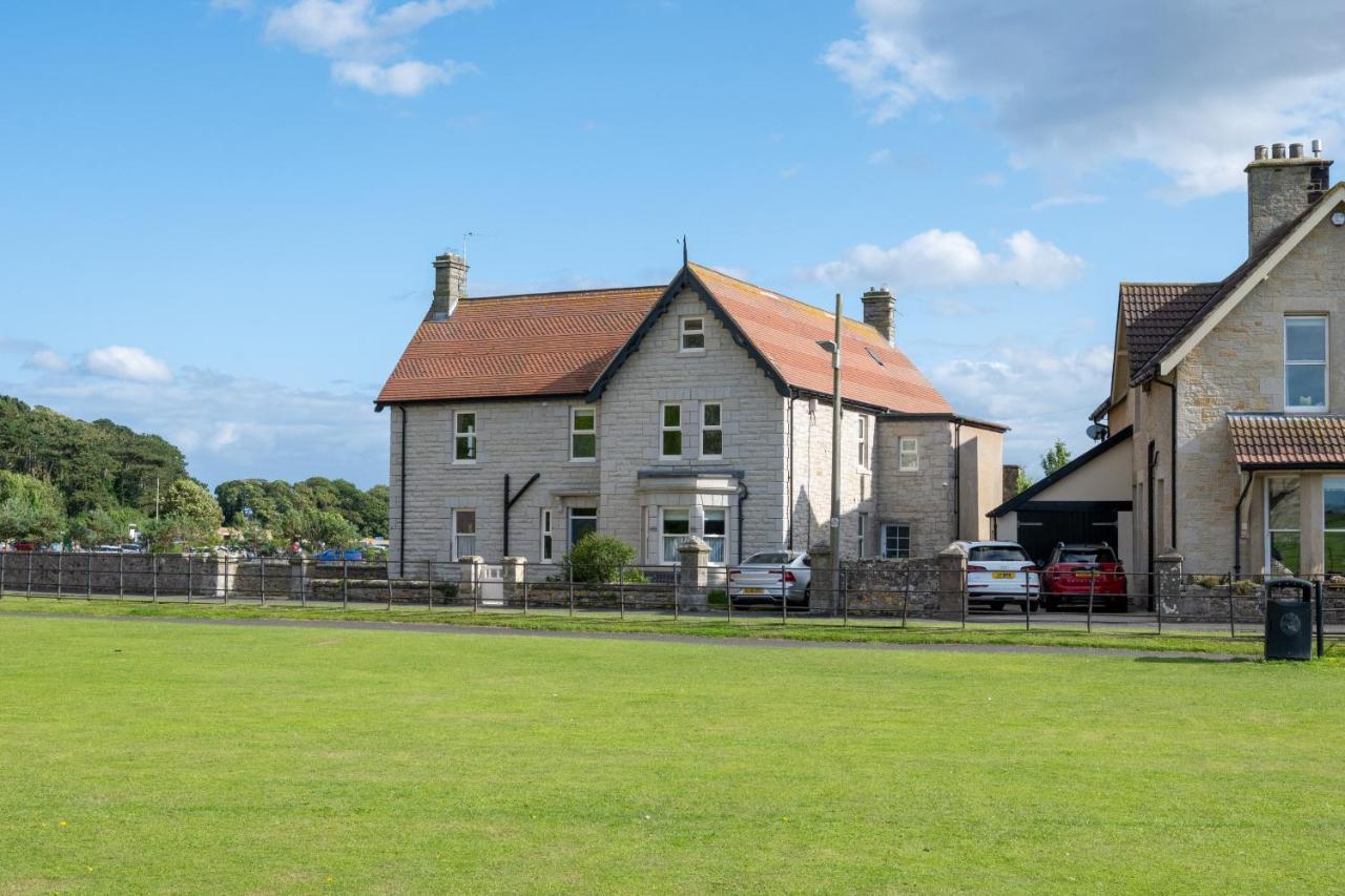 Castle View By Coast & Country Stays Bamburgh Exterior photo